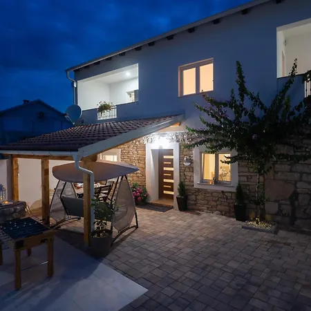 Pool House Ivana Private Pool & Garden - Happy Pridraga