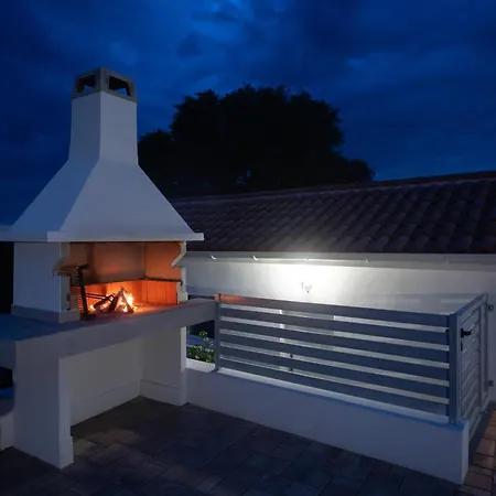 Pool House Ivana Private Pool & Garden - Happy Ferienhaus Pridraga