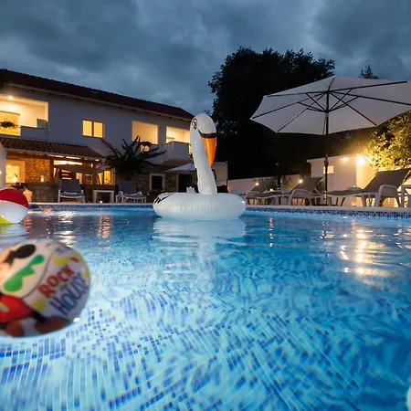 Pool House Ivana Private Pool & Garden - Happy